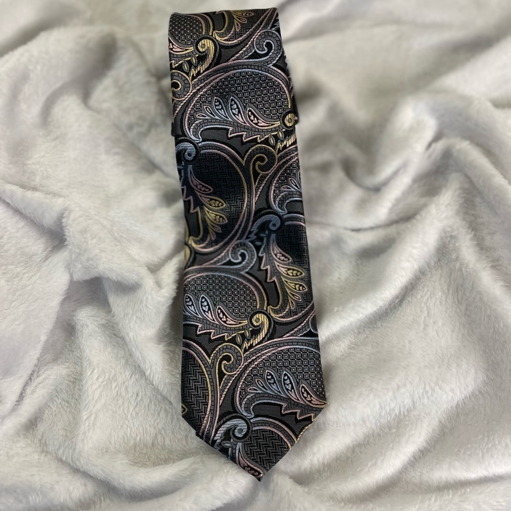 Hi-Tie pattern tie.‎ 100% silk - Picture 2 of 5